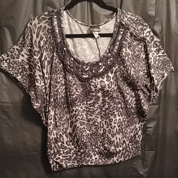 Daytrip Animal Print Blouse B12 - Picture 2 of 6